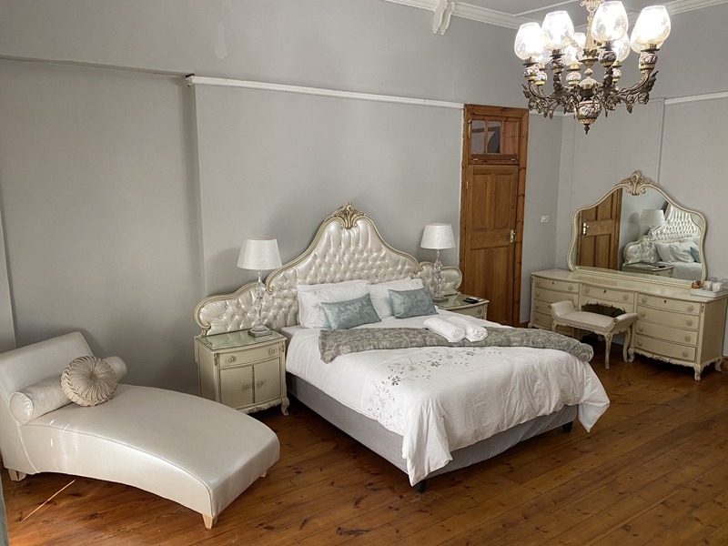 Room 12 B&B style accommodation in Waverley, Bloemfontein. 12 rooms accommodate up to 26 guests at Boutique@Milner