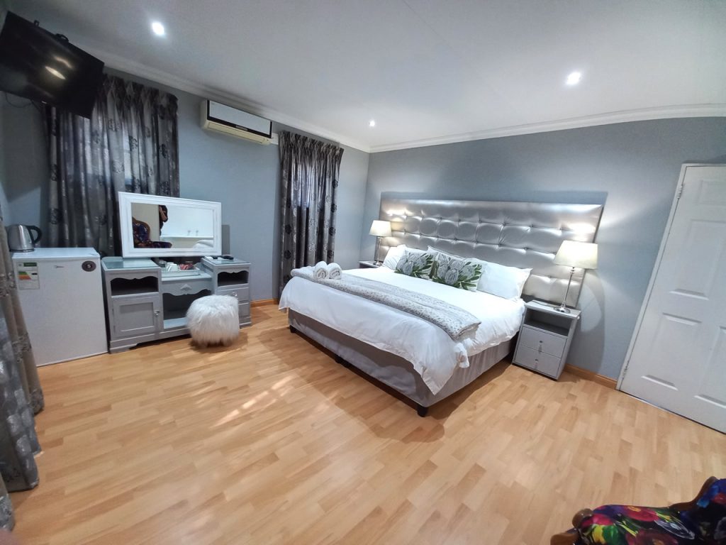 Room 3 B&B style accommodation in Waverley, Bloemfontein. 12 rooms accommodate up to 26 guests at Boutique@Milner