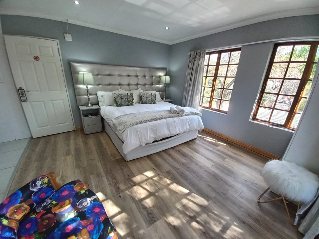 Room 5 B&B style accommodation in Waverley, Bloemfontein. 12 rooms accommodate up to 26 guests at Boutique@Milner